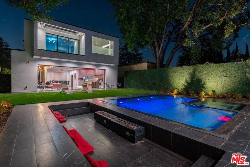 11246 Kling Street, North Hollywood