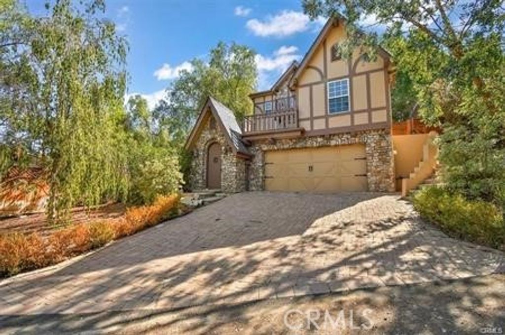 3512 Mesquite Drive, Calabasas