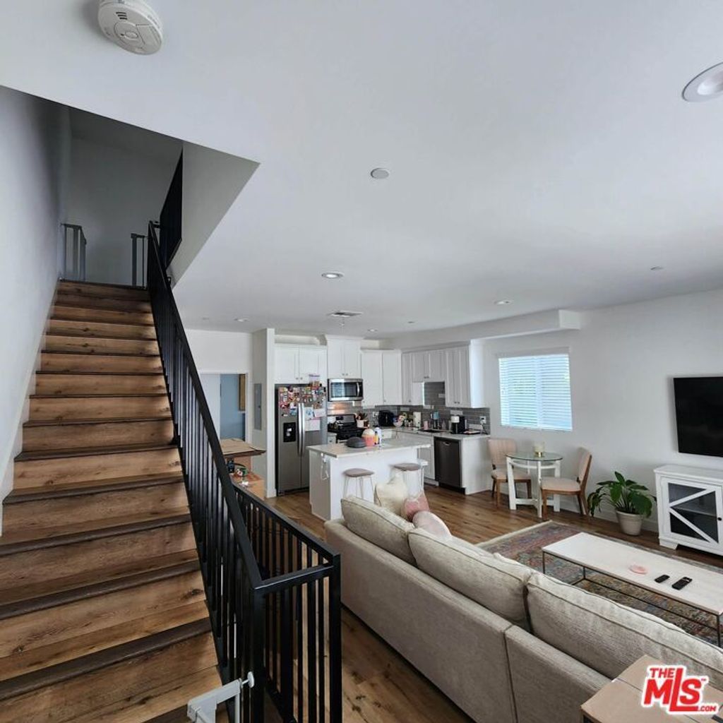 13826 Bessemer Street # 13828, Los Angeles