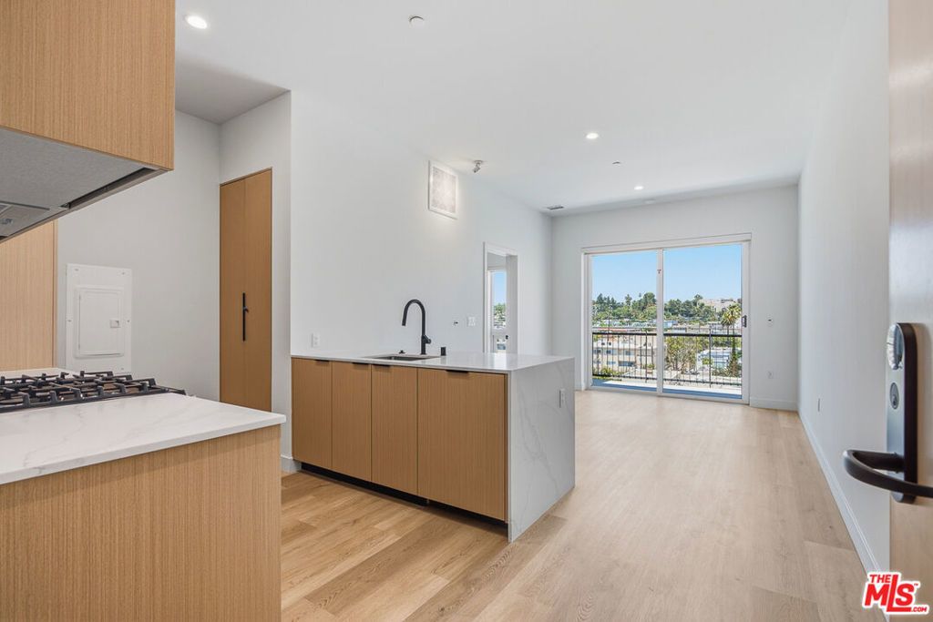 3555 Overland Avenue # 610, Los Angeles