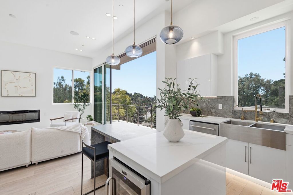 2311 Cove Avenue, Los Angeles