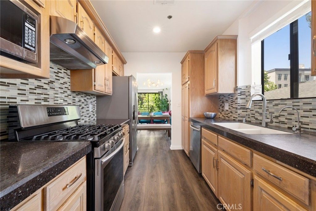 1128 Cardiff, Los Angeles