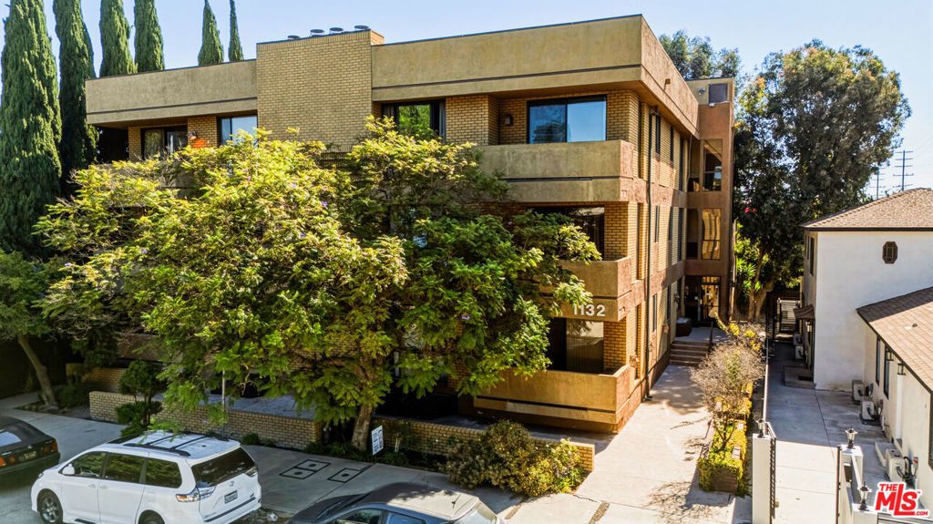 1132 S Doheny Drive # 302, Los Angeles