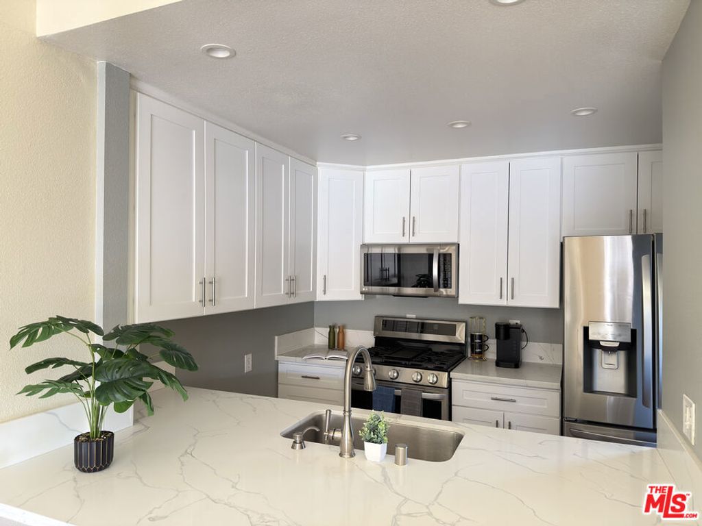 326 S Manhattan Place # 203, Los Angeles