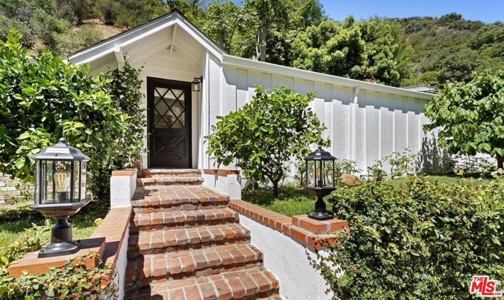 3933 Mandeville Canyon Road, Los Angeles