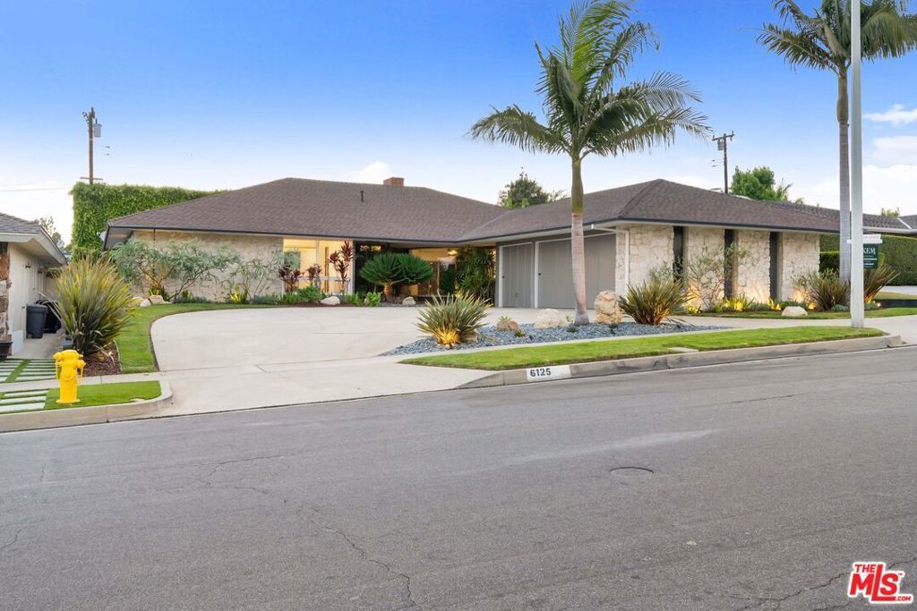 6125 Bedford Avenue, Los Angeles