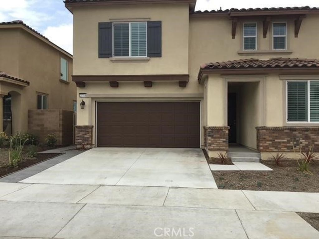 23768 Phoebe, Corona