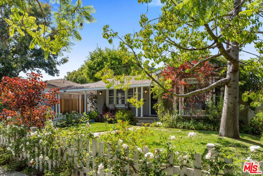 10933 Ayres Avenue, Los Angeles