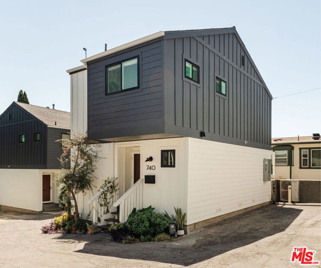 740 N Dillon Street, Los Angeles