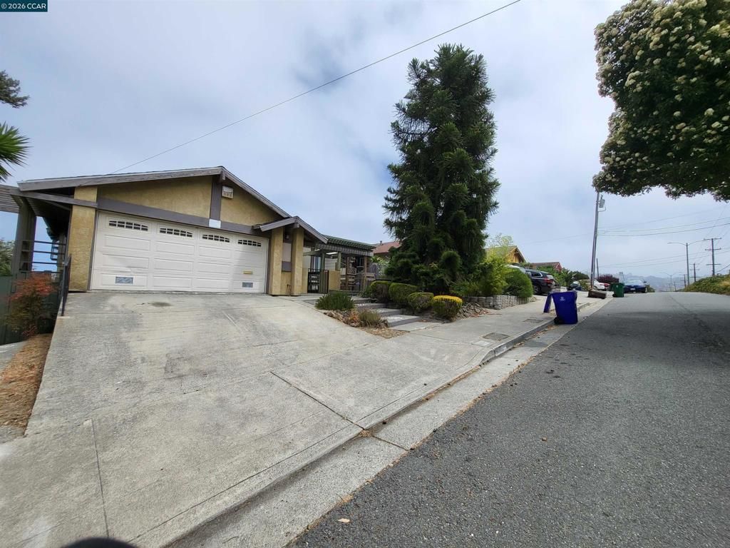 5215 Bayview Ave, Richmond