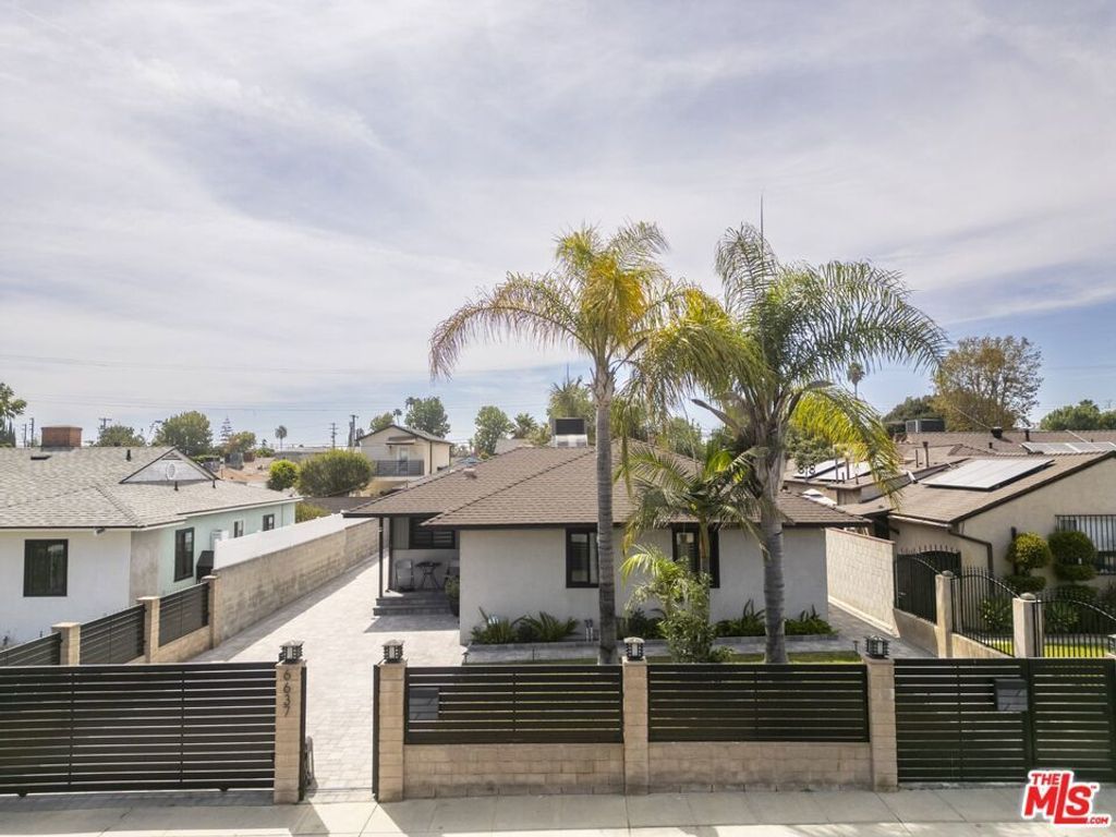 6635 Riverton Avenue, Los Angeles