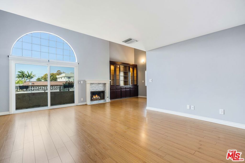 3910 Moore Street # 201, Los Angeles
