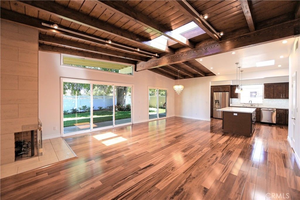 5754 Wish Avenue, Encino