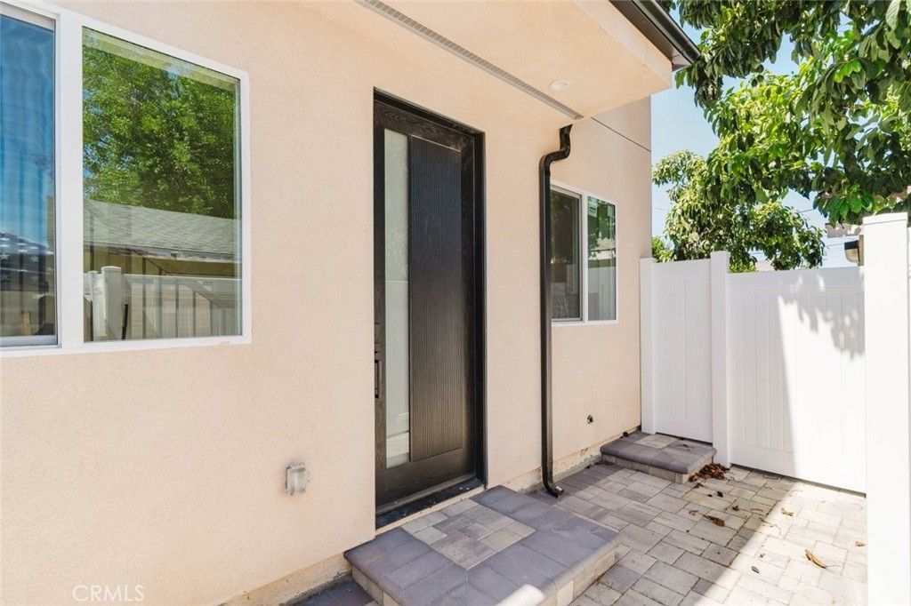 8839 Sophia Avenue, North Hills