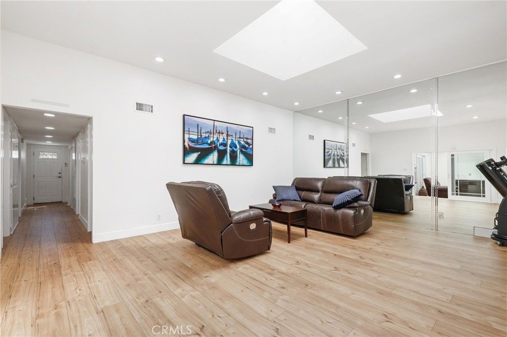 24 Rockrose, Irvine