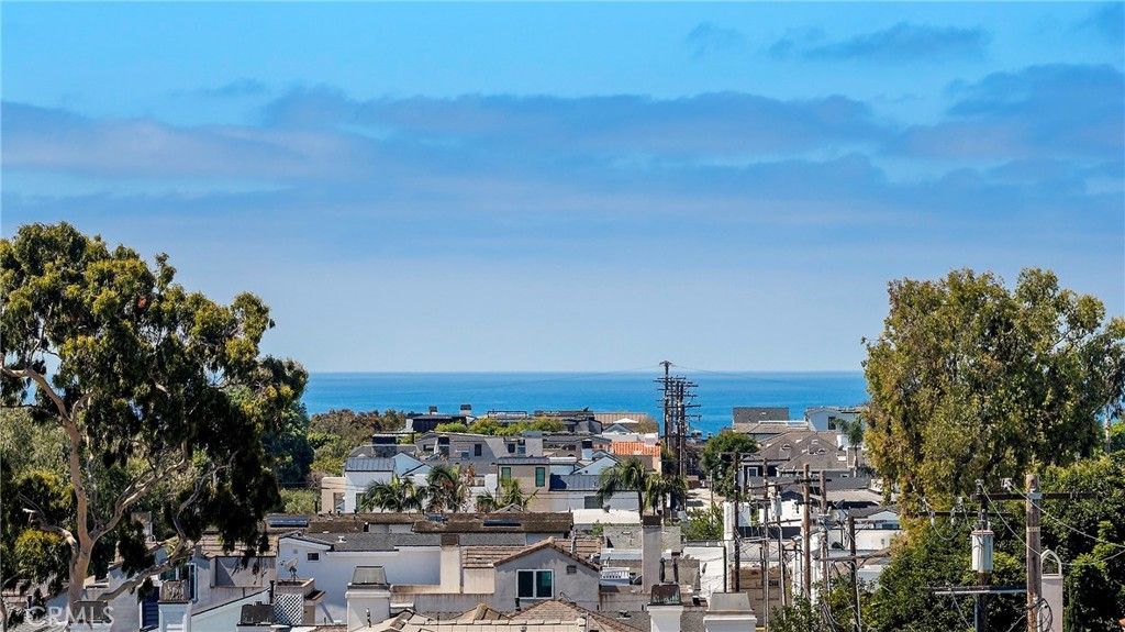 703 1/2 Poinsettia Avenue, Corona Del Mar