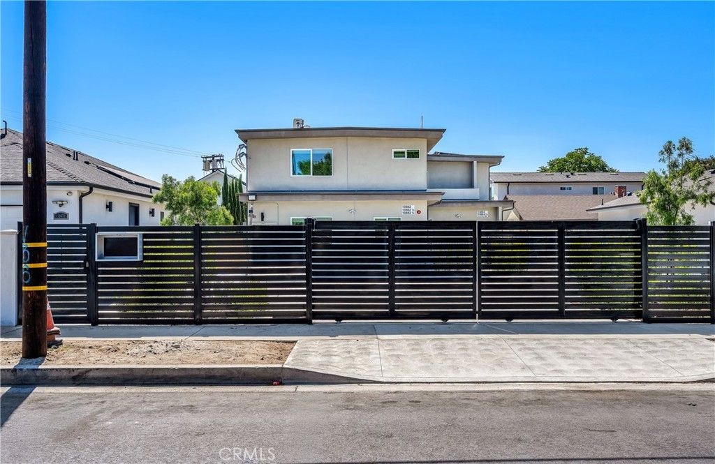 10882 Dora, Sun Valley