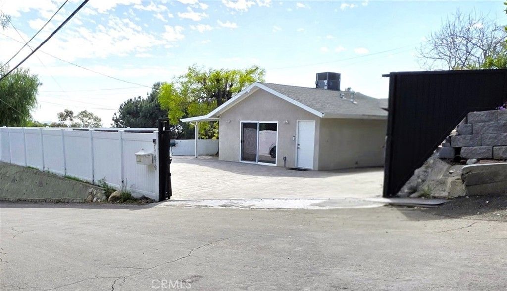 11819 West Trail, Sylmar