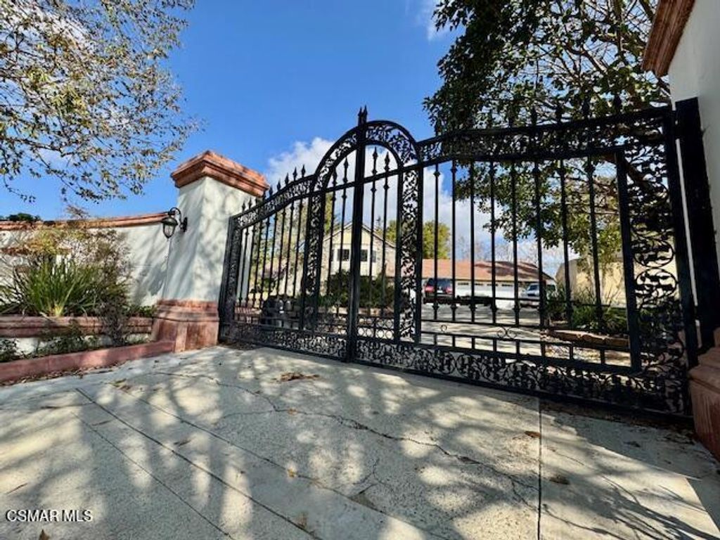 11687 Charisma Court, Camarillo