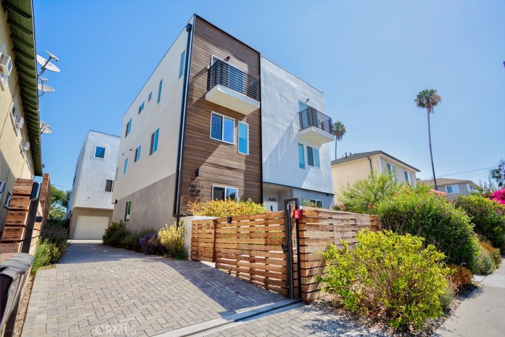 11637 1/2 Burbank Blvd, Burbank