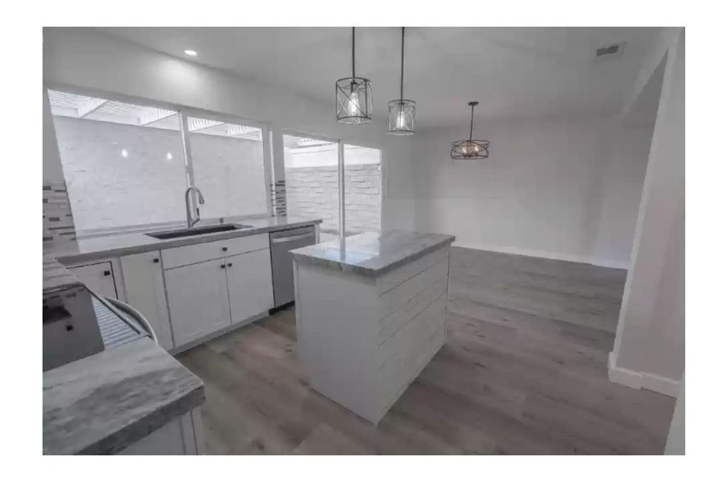 24219 La Glorita, Newhall