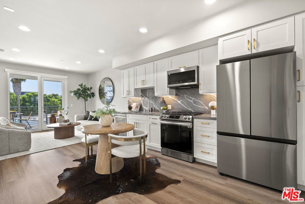 7428 Santa Monica Boulevard # 204, West Hollywood