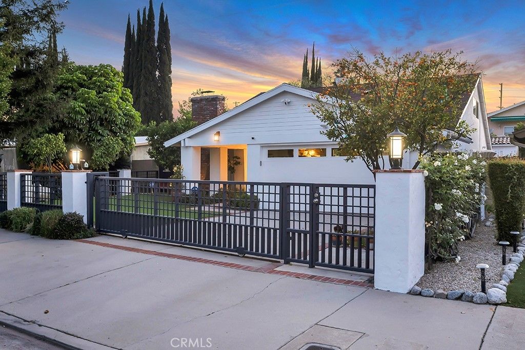 6305 Crebs, Tarzana