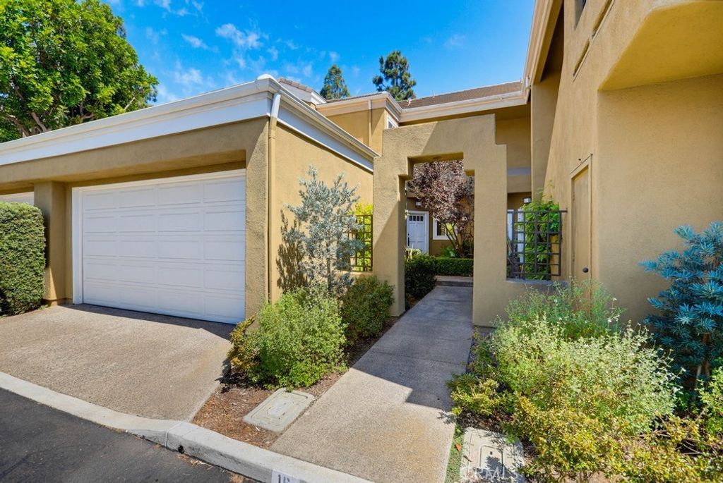 16 Lehigh Aisle, Irvine