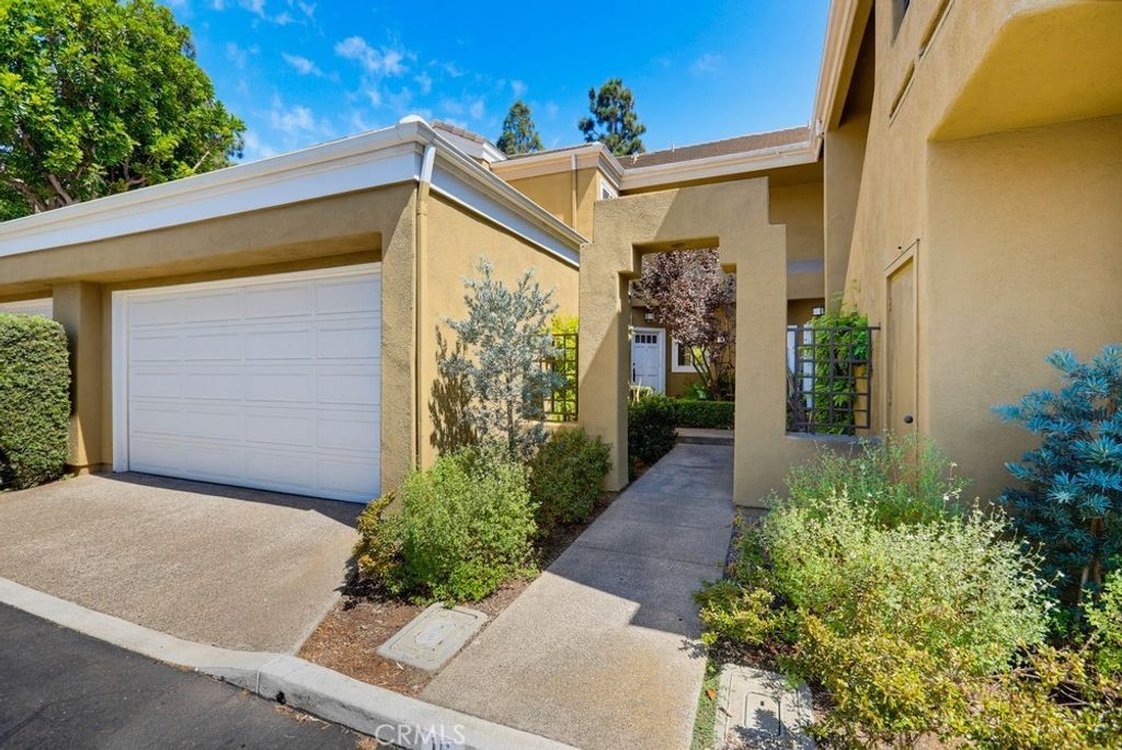 16 Lehigh Aisle, Irvine