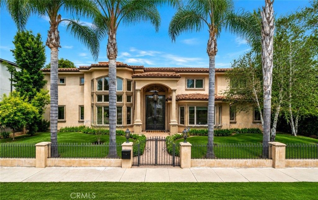4822 Valjean Avenue, Encino