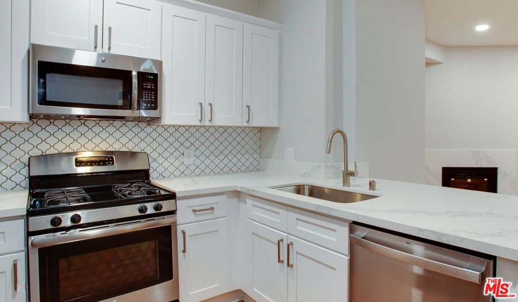 5557 W 6th Street # 3-103, Los Angeles