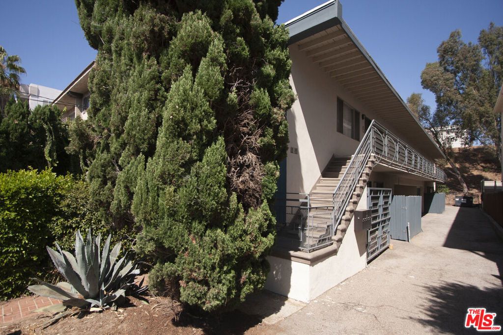 11521 Rochester Avenue # 1, Los Angeles