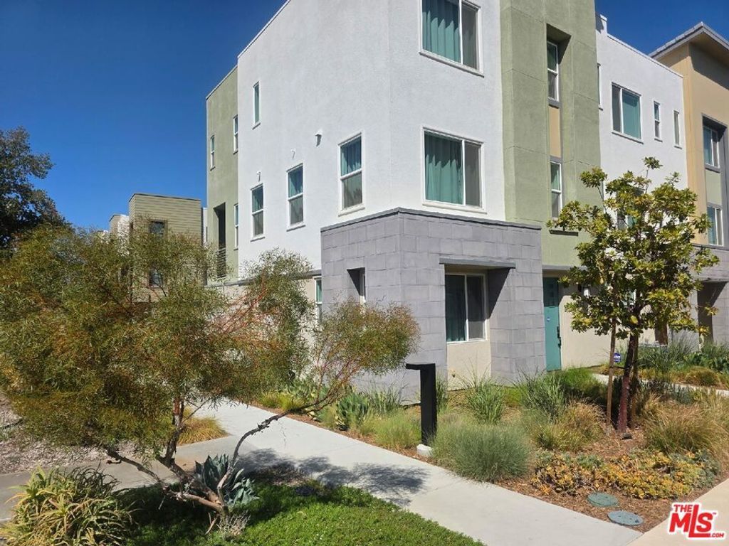 27010 Tanager Lane, Valencia