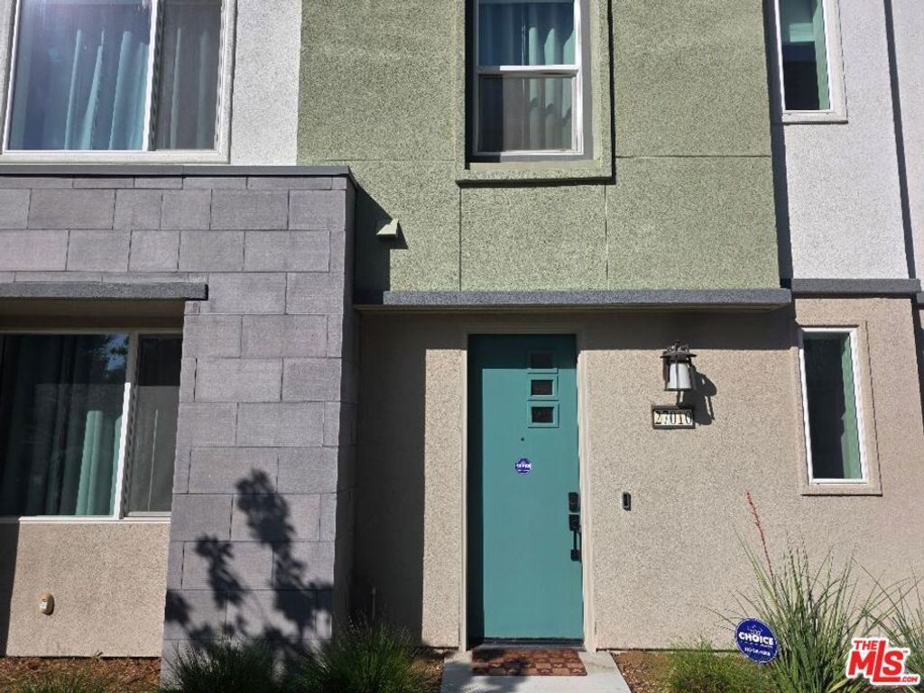 27010 Tanager Lane, Valencia