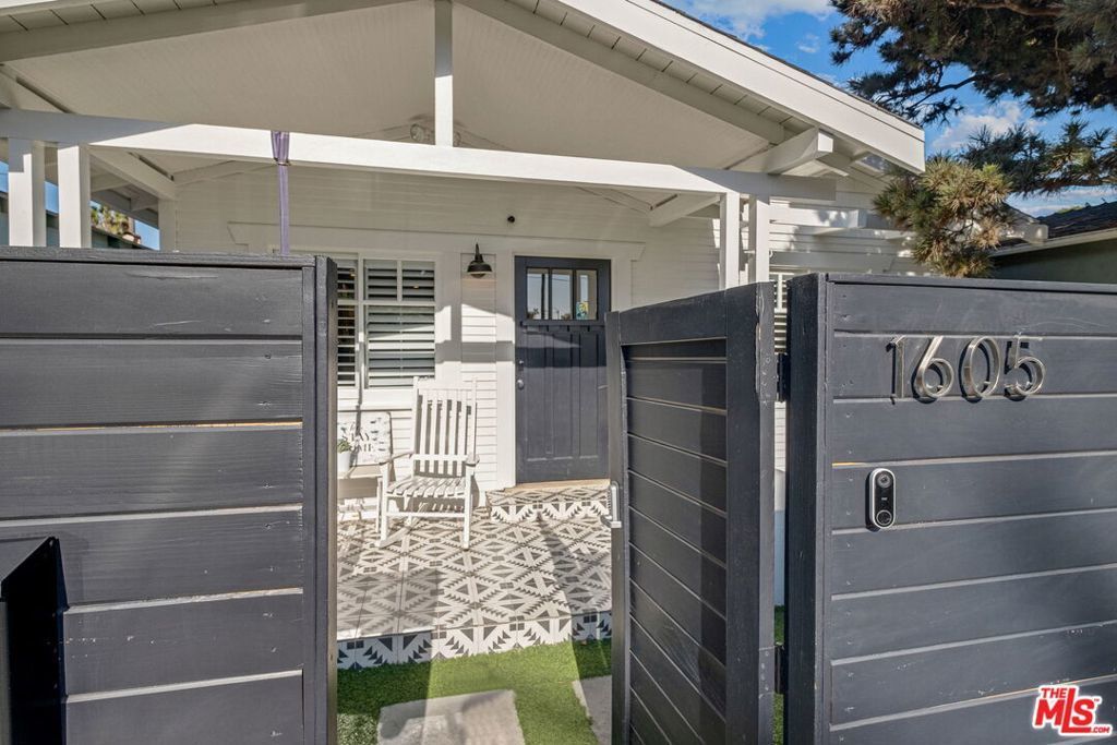 1605 Cabrillo Avenue, Venice