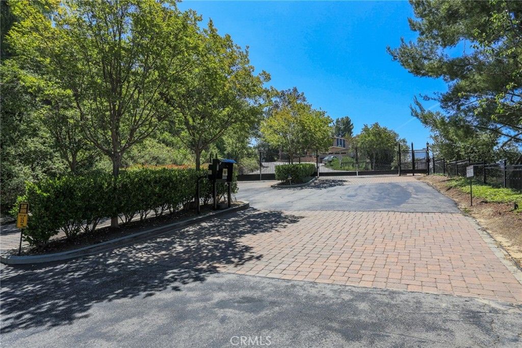 126 Pueblo Lane, Topanga