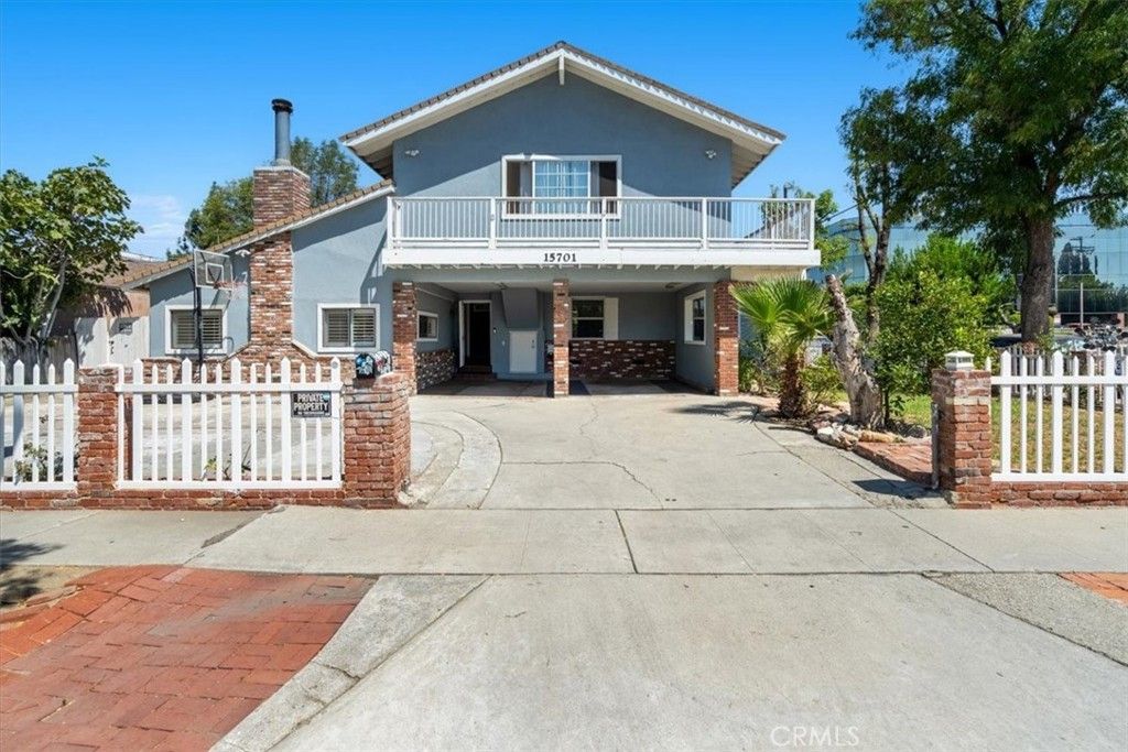 15701 Tuba, North Hills