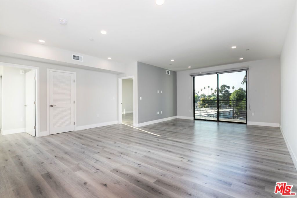 14612 Calvert Street # 301, Van Nuys