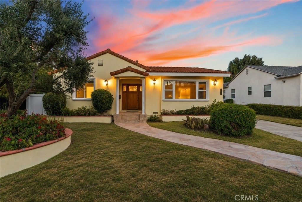 5110 Petit, Encino