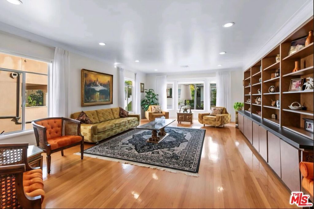10529 Ashton Avenue, Los Angeles