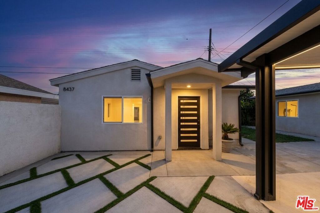 8437 Wakefield Avenue, Panorama City