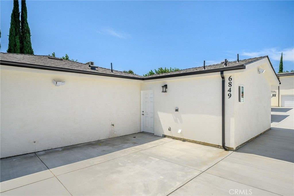 6849 De Celis Place, Van Nuys