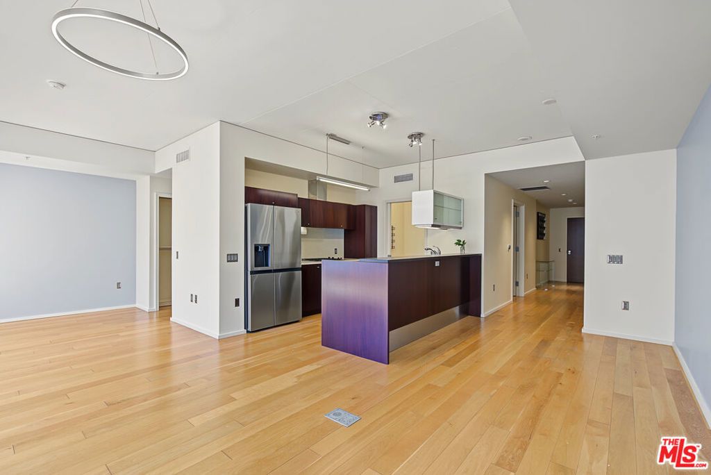 1155 S Grand Avenue # 302, Los Angeles