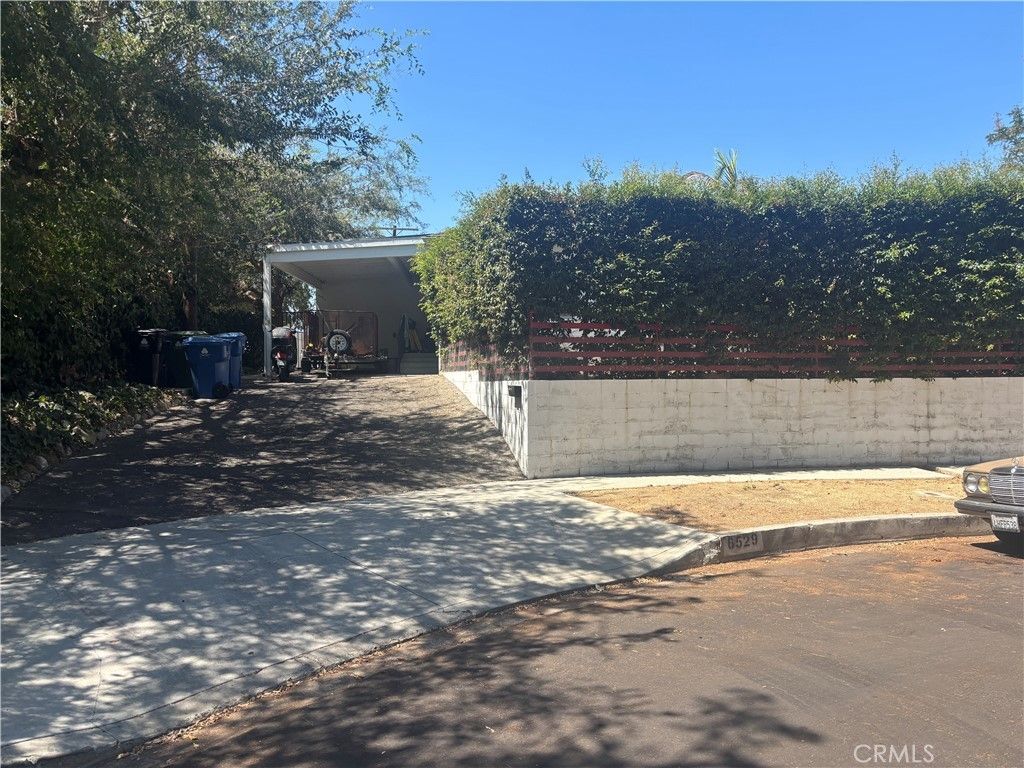 6529 Aura Avenue, Reseda