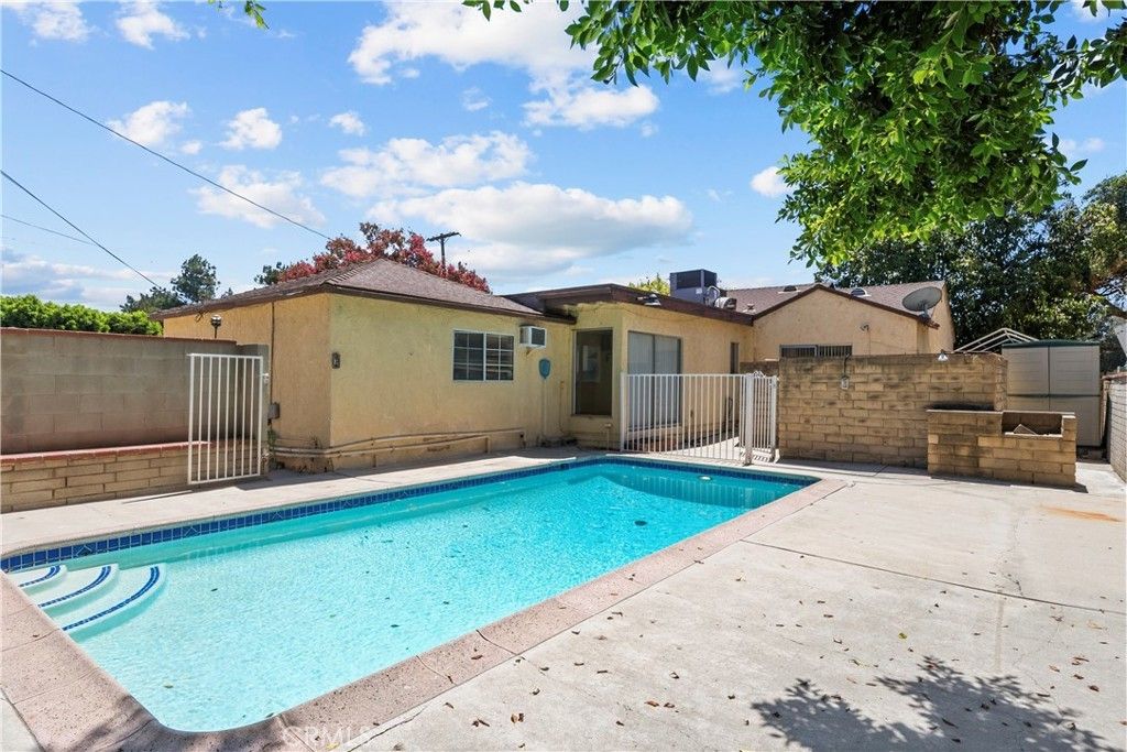 17501 Victory, Lake Balboa