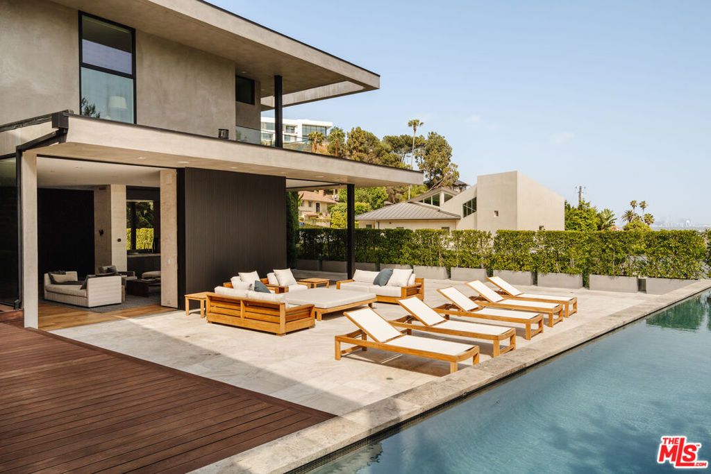 1383 Londonderry Place, Los Angeles