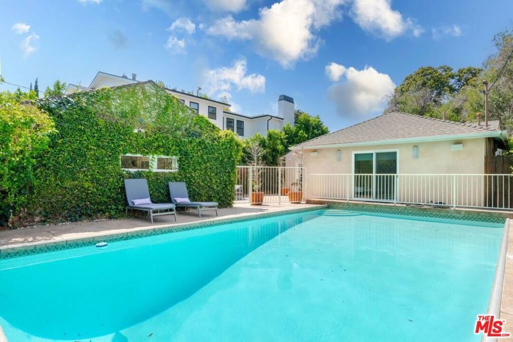 4240 Matilija Avenue, Sherman Oaks