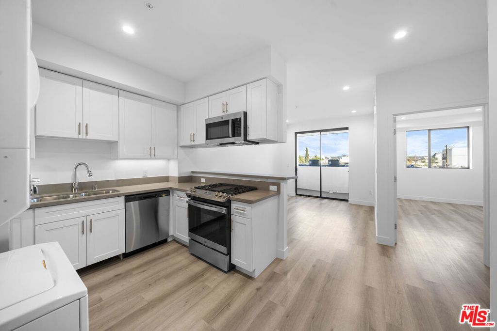 5612 Lexington Avenue # 304, Los Angeles