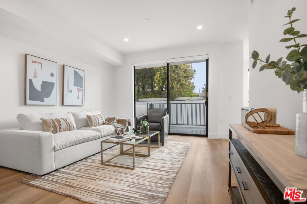 8326 Blackburn Avenue # 203, Los Angeles