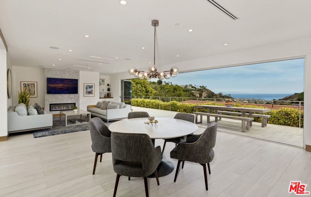 1332 El Hito Circle, Pacific Palisades